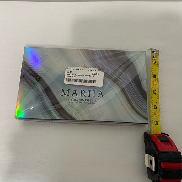 New MARIIA All Glam Vegan Makeup 18 Eye Shadow Palette with Mirror - Picture 7 of 8